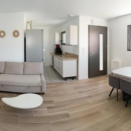 Maison Neuve En Centre-ville Holiday home *