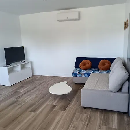 Holiday home Maison Neuve En Centre-ville *